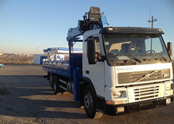 Самосвал с манипулятором Volvo FM7
